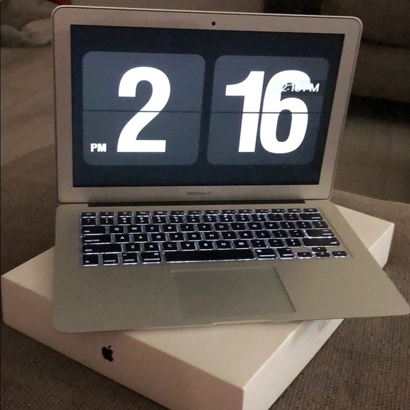 13’in macbook air (early 2015) - Picture 3 of 5